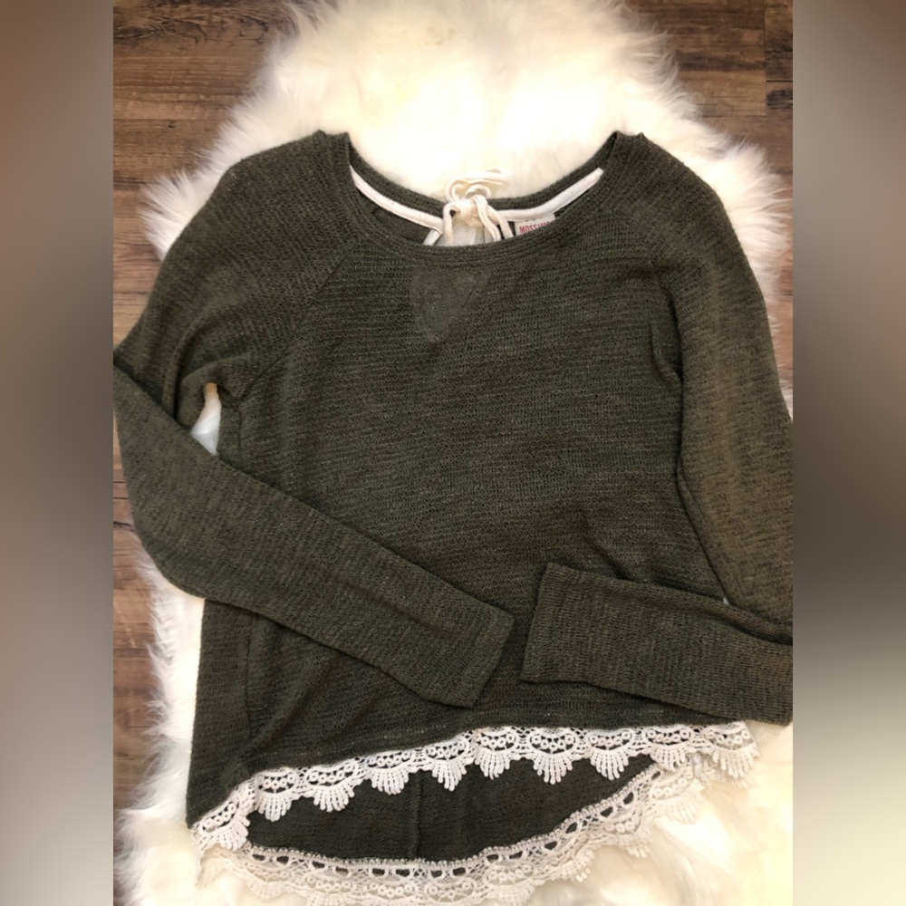Thin green sweater